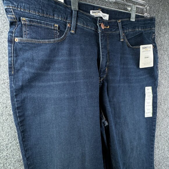 NWT Levi’s Women’s 18W 34x32 Denim Jeans Totally Shaping Skinny Tapered Pants - Picture 3 of 11